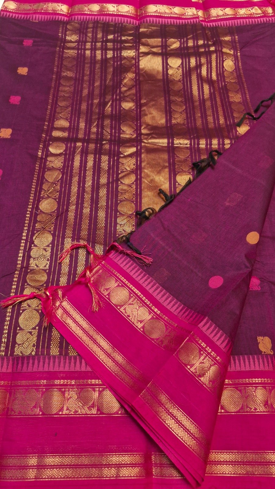 Premium Plain Deep Plum body with scattered small woven butta motifs With Rani Pink Border Chettinad Cotton Saree Premium Plain Deep Plum body with scattered small woven butta motifs With Rani Pink Border Chettinad Cotton Saree - Image 7