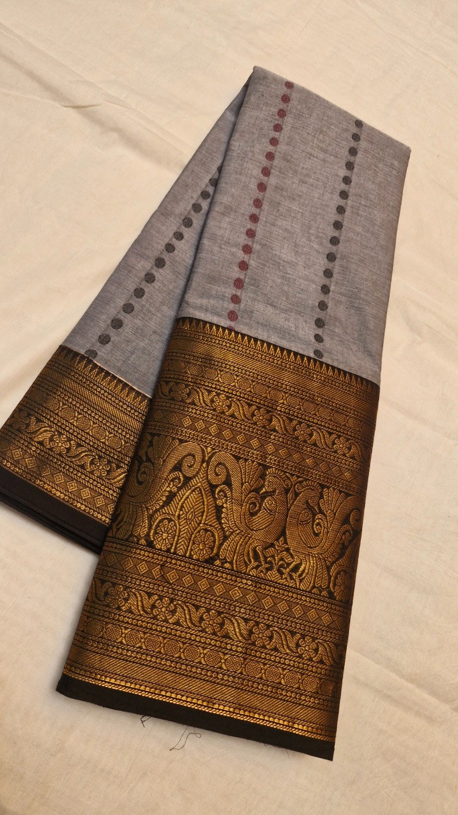 Premium Ash Grey Kanchi Cotton Saree with Deep Charcoal Black Big Border And Rich Pallu Premium Ash Grey Kanchi Cotton Saree with Deep Charcoal Black Big Border And Rich Pallu - Image 4