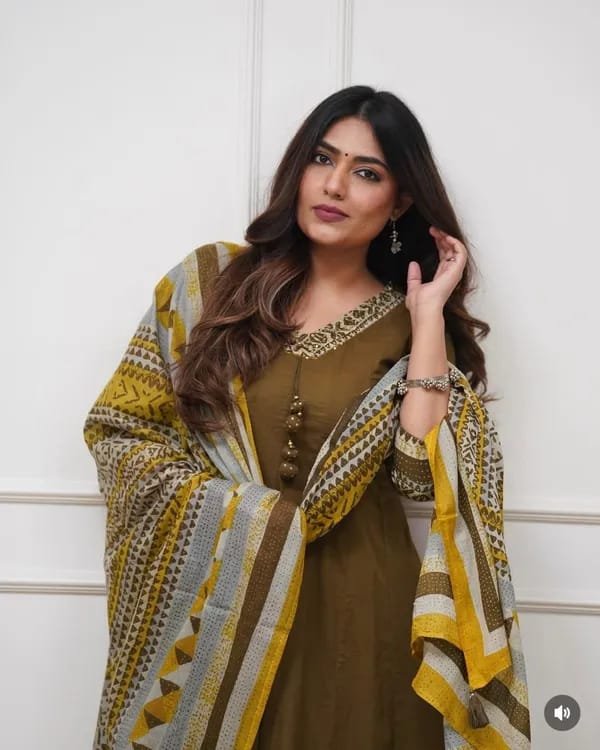 Floral Designer Olive Green And White Ready Made Shalwar Suit Floral Designer Olive Green And White Ready Made Shalwar Suit - Image 2
