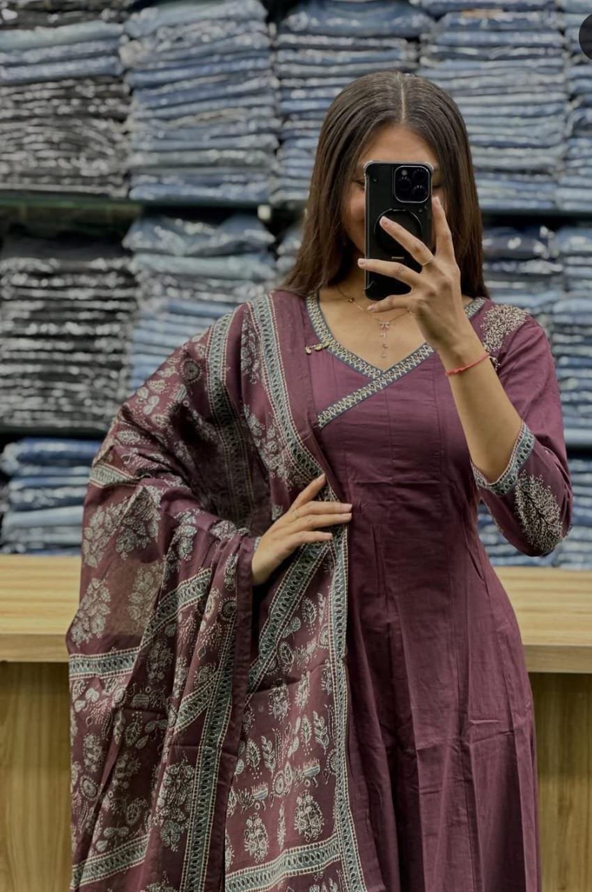 Floral Designer Purple And White Ready Made Shalwar Suit Floral Designer Purple And White Ready Made Shalwar Suit - Image 4