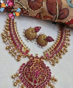 Welcome Swastik Boutiques, Sri Lanka Alternative view of Floral Designer Pink Stone And White Pearl Mixed Matte Finished Necklace