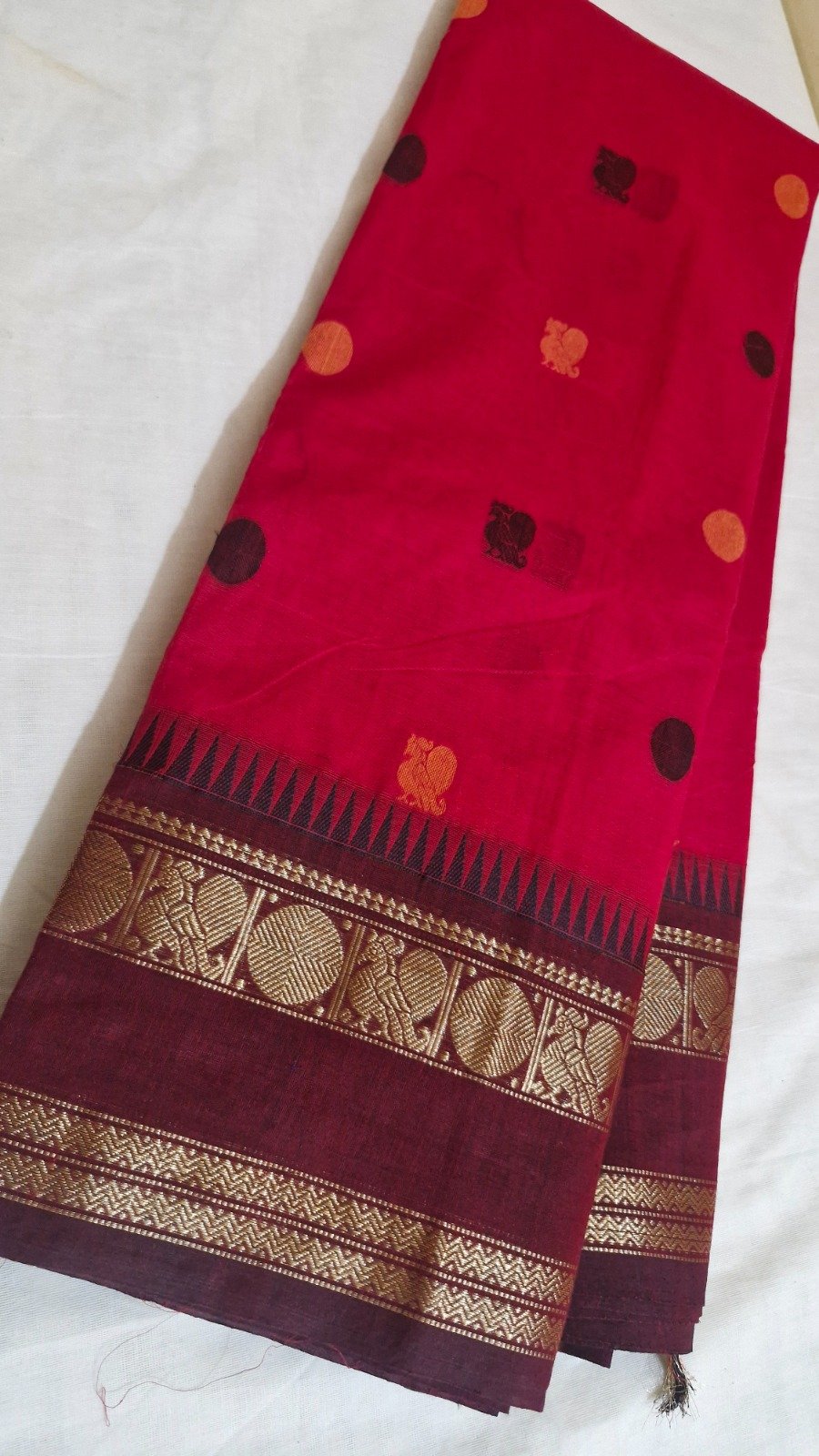 Rani Red With Deep Maroon Gold Zari Border Premium Kanchi Cotton Saree with Rich Pallu Rani Red With Deep Maroon Gold Zari Border Premium Kanchi Cotton Saree with Rich Pallu - Image 2