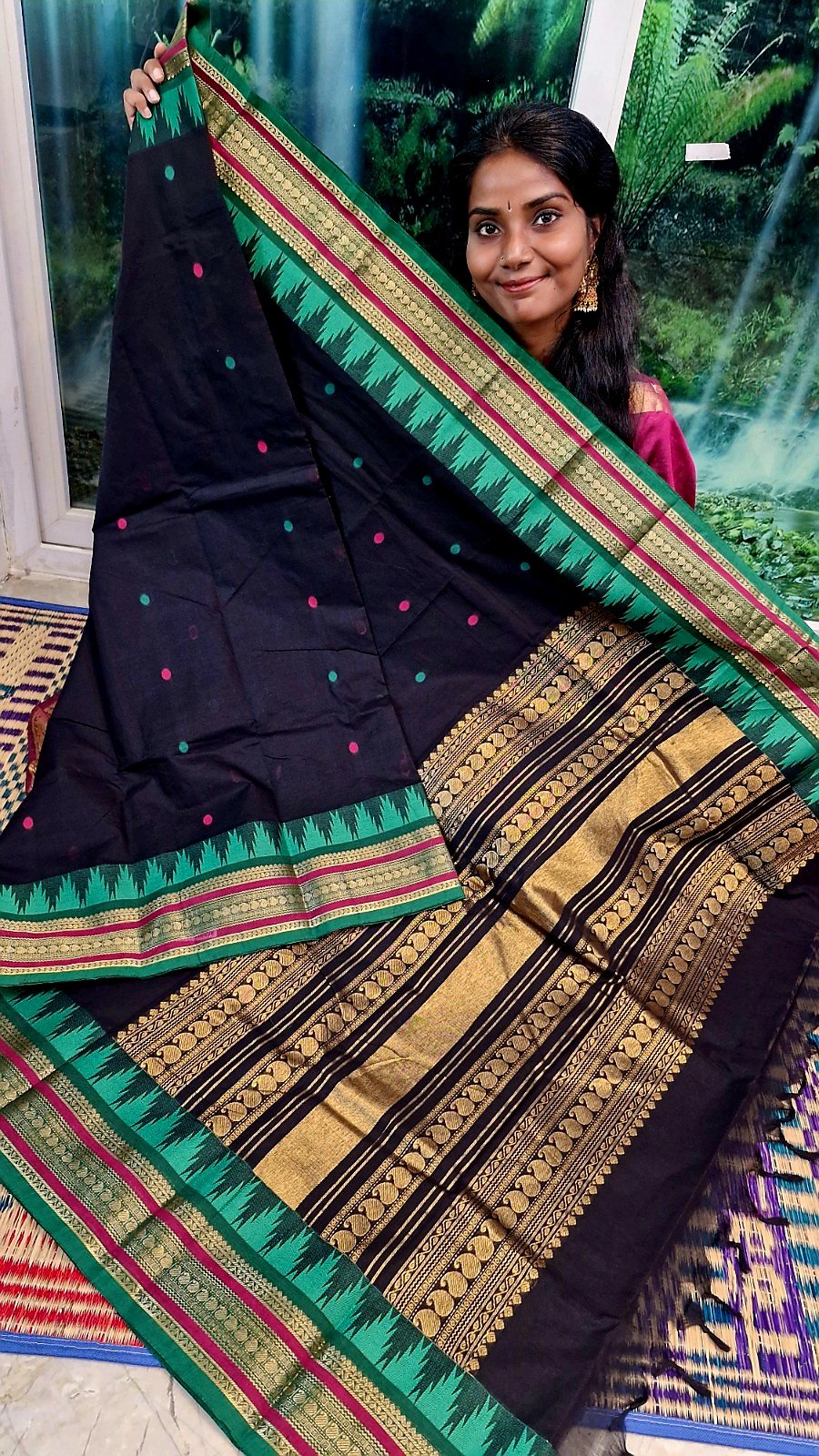 Butta Dots Designer Black And Emerald Green With Magenta Gold Zari Border Premium Kanchi Cotton Saree with Rich Pallu Butta Dots Designer Black And Emerald Green With Magenta Gold Zari Border Premium Kanchi Cotton Saree with Rich Pallu - Image 4