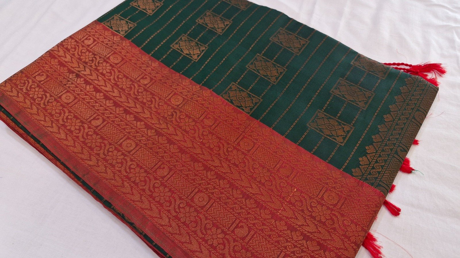 Floral Designer Dark Green With Dark Maroon Premium Semi Silk Saree Floral Designer Dark Green With Dark Maroon Premium Semi Silk Saree - Image 4