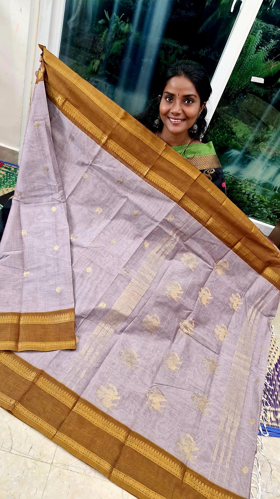 Dusty Lavender And Brown With Gold Zari Border Premium Kanchi Cotton Saree with Rich Pallu Dusty Lavender And Brown With Gold Zari Border Premium Kanchi Cotton Saree with Rich Pallu - Image 6