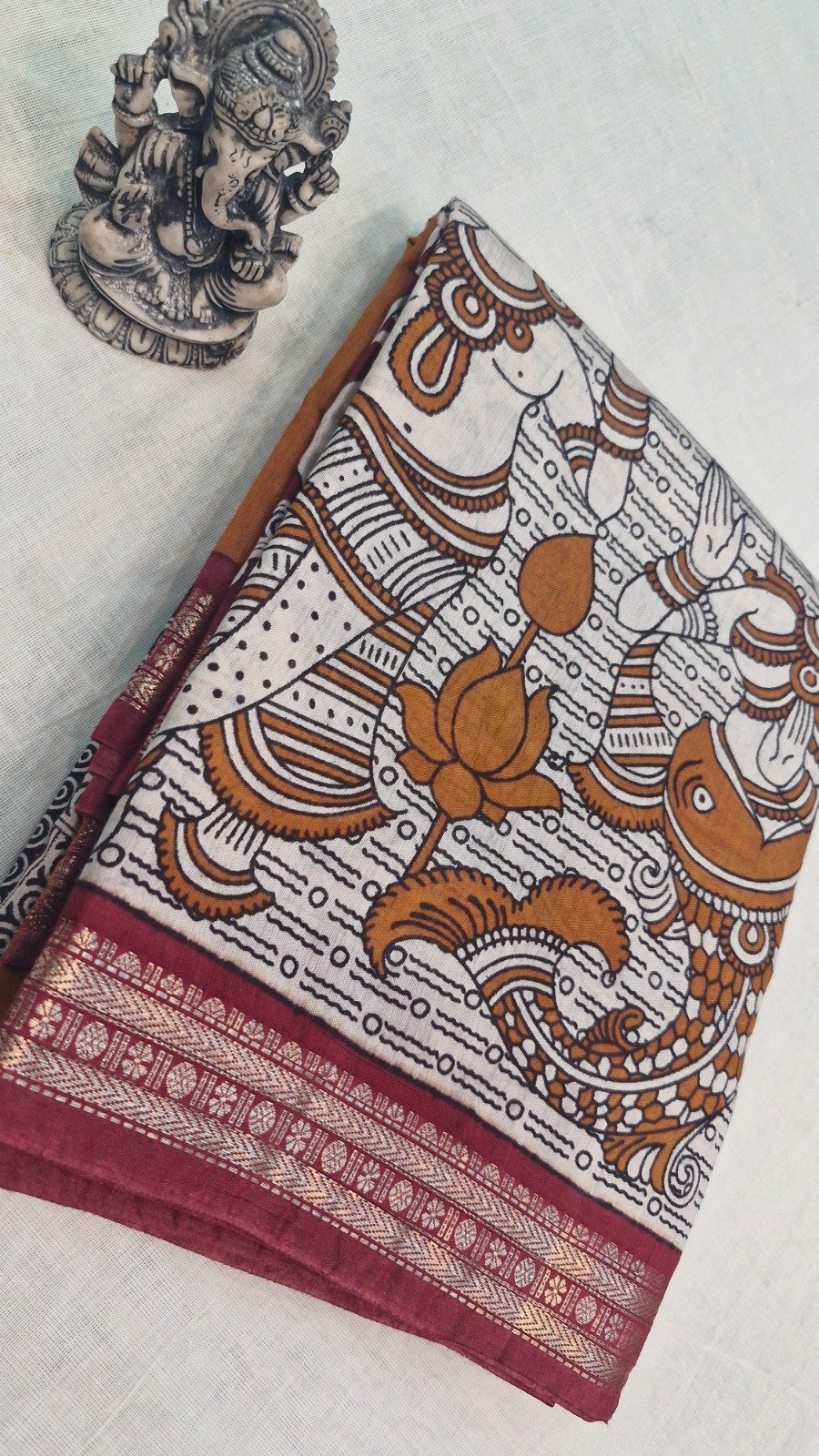 Antique Mustard Yellow with Maroon Border Traditional Dancing Women With White Lotus Designer Soft Cotton Kalamkari Saree Antique Mustard Yellow with Maroon Border Traditional Dancing Women With White Lotus Designer Soft Cotton Kalamkari Saree