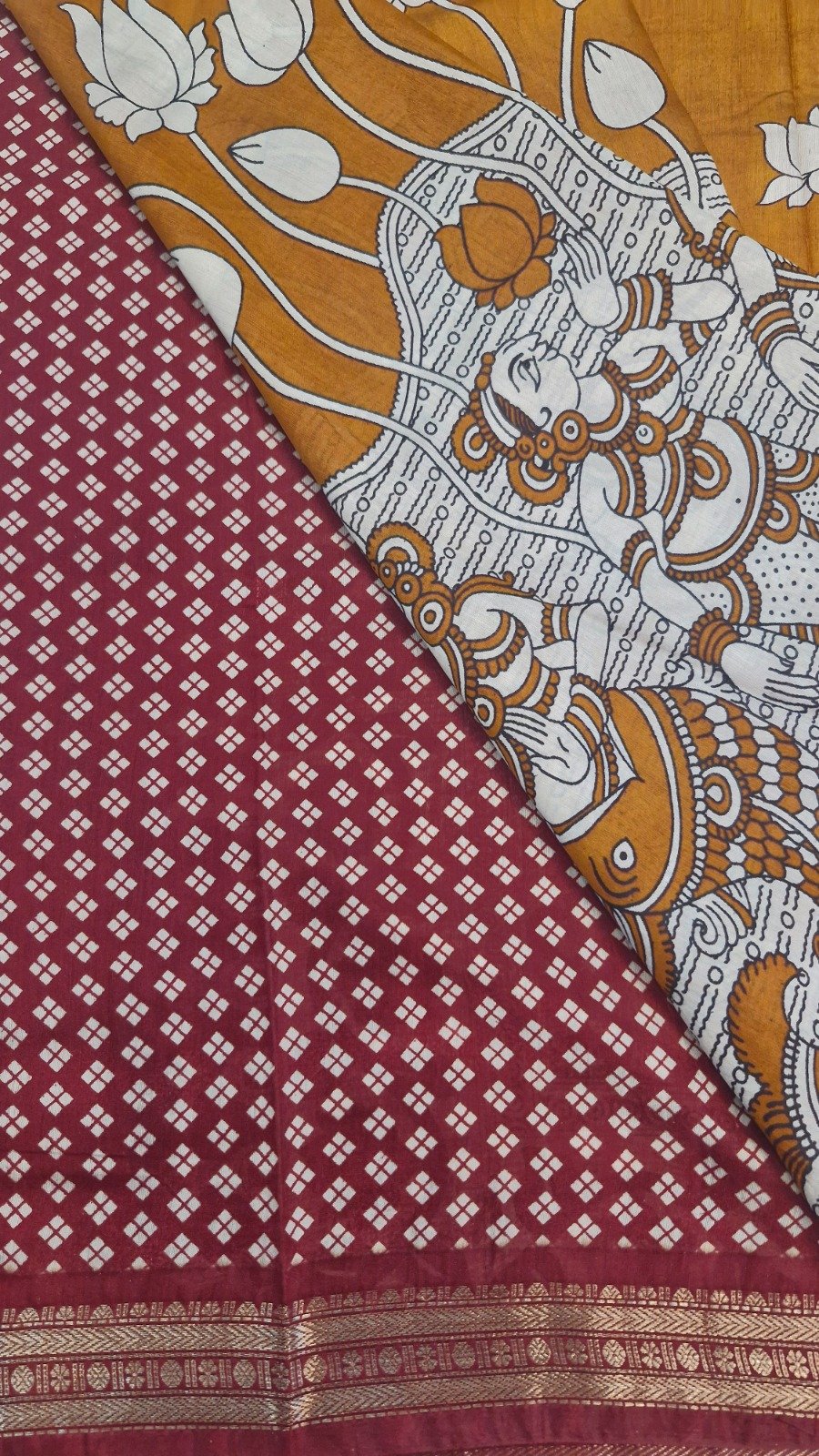 Antique Mustard Yellow with Maroon Border Traditional Dancing Women With White Lotus Designer Soft Cotton Kalamkari Saree Antique Mustard Yellow with Maroon Border Traditional Dancing Women With White Lotus Designer Soft Cotton Kalamkari Saree - Image 4