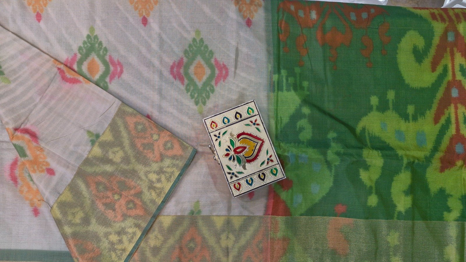 Light Silver Grey with Green Contrast Pallu and Multicolour Floral Designer Premium Soft Silk Saree Light Silver Grey with Green Contrast Pallu and Multicolour Floral Designer Premium Soft Silk Saree - Image 3