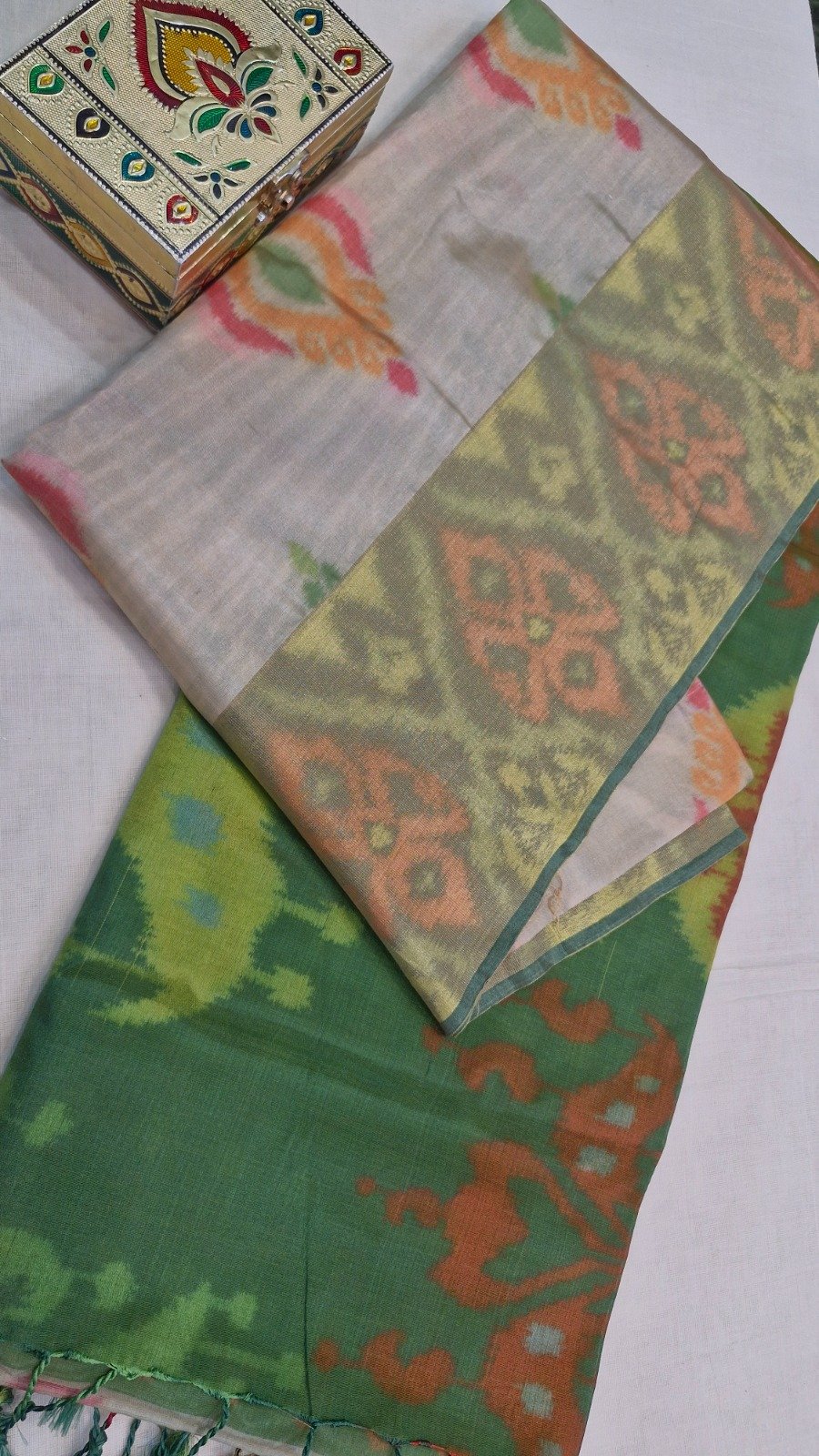 Light Silver Grey with Green Contrast Pallu and Multicolour Floral Designer Premium Soft Silk Saree Light Silver Grey with Green Contrast Pallu and Multicolour Floral Designer Premium Soft Silk Saree - Image 4