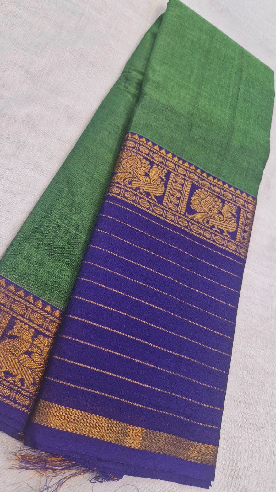 Parrot Green with Royal Purple Contrast Border and Antique Gold Peacock Zari Designer Premium Narayanpett Cotton Saree Parrot Green with Royal Purple Contrast Border and Antique Gold Peacock Zari Designer Premium Narayanpett Cotton Saree - Image 3