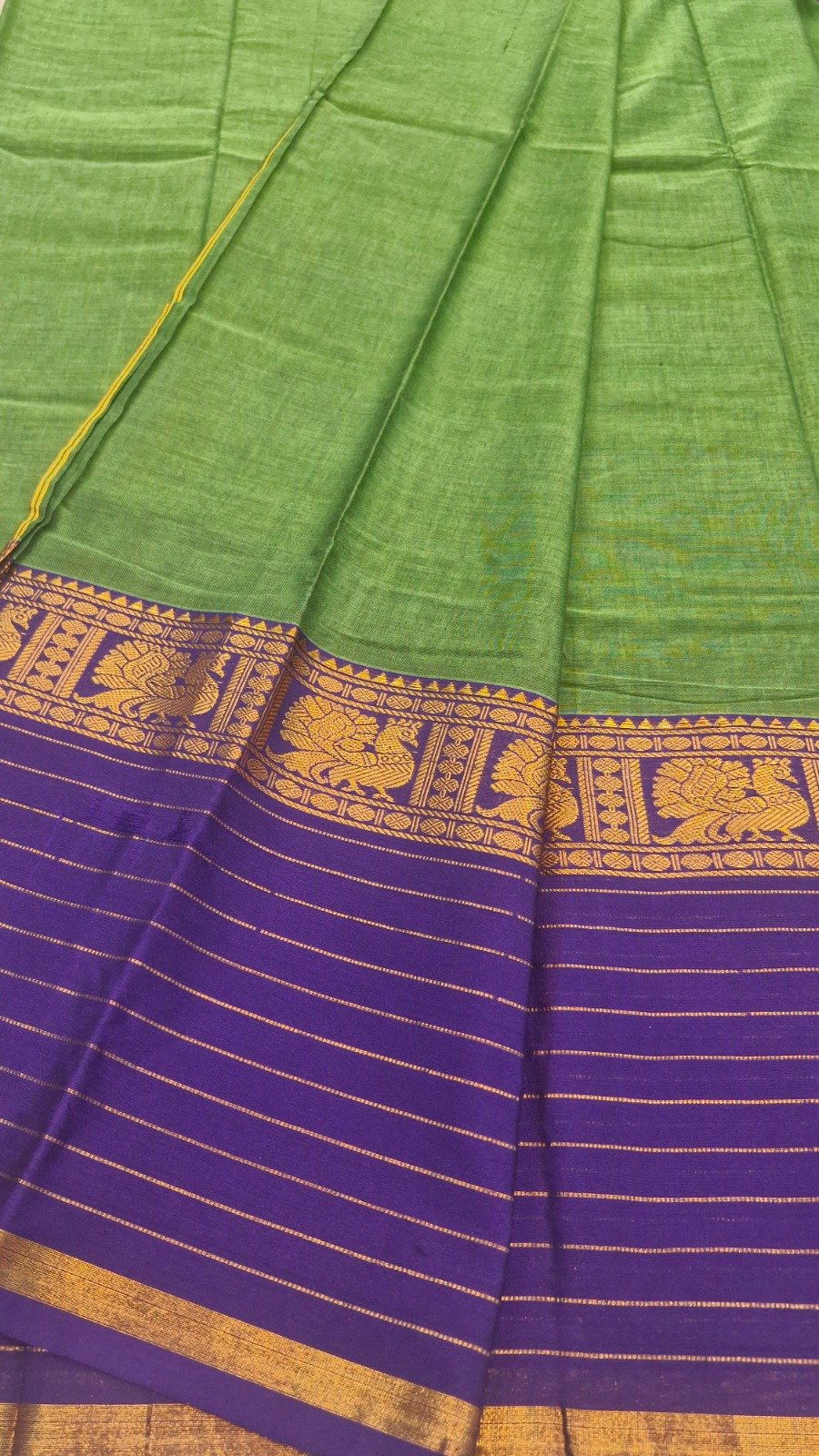 Parrot Green with Royal Purple Contrast Border and Antique Gold Peacock Zari Designer Premium Narayanpett Cotton Saree Parrot Green with Royal Purple Contrast Border and Antique Gold Peacock Zari Designer Premium Narayanpett Cotton Saree - Image 4
